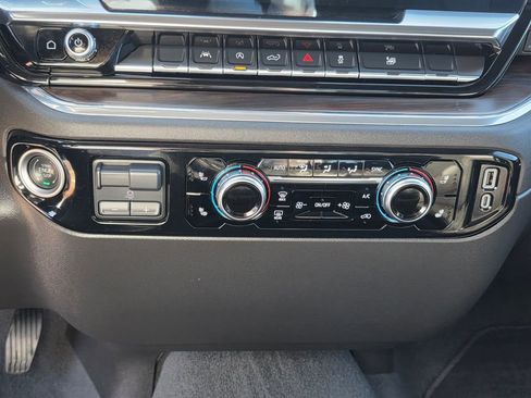 Used 2025 GMC Sierra 1500 SLT image 23