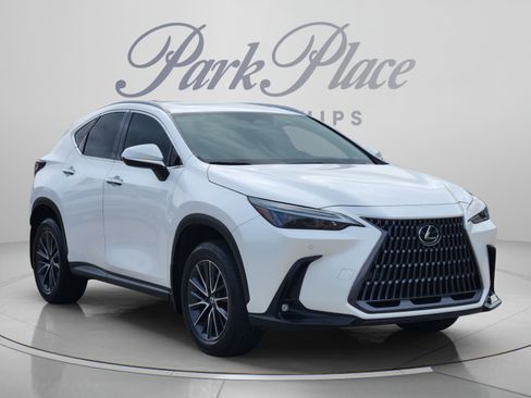 Used 2025 Lexus NX 250 FWD w/ Towing Package (2000 Lbs) image 4