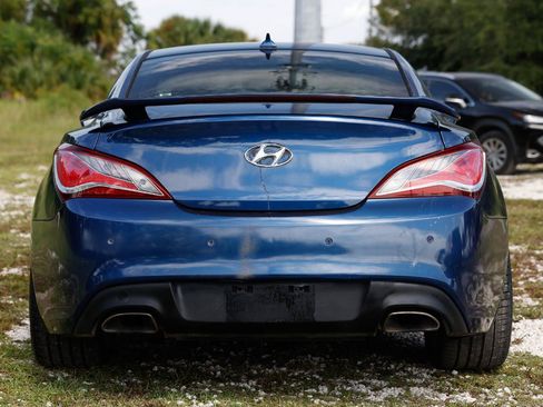 Used 2016 Hyundai Genesis Coupe 3.8 RWD image 7