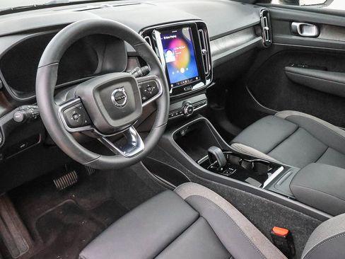Used 2023 Volvo XC40 Recharge Plus image 31