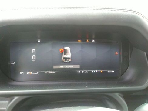Used 2025 Land Rover Defender 130 V8 AWD/4WD image 7