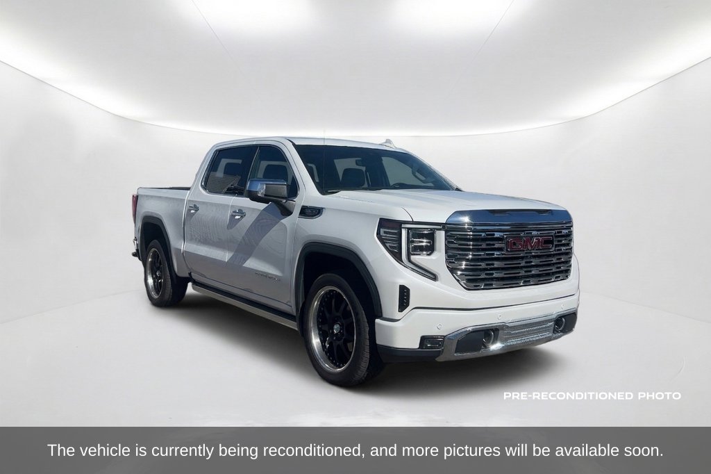 Used 2024 GMC Sierra 1500 Denali w/ Technology Package AWD/4WD image 3