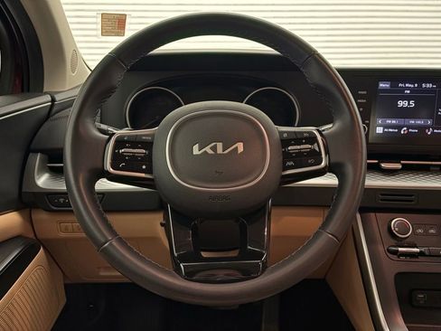 Used 2024 Kia Carnival LX FWD image 4
