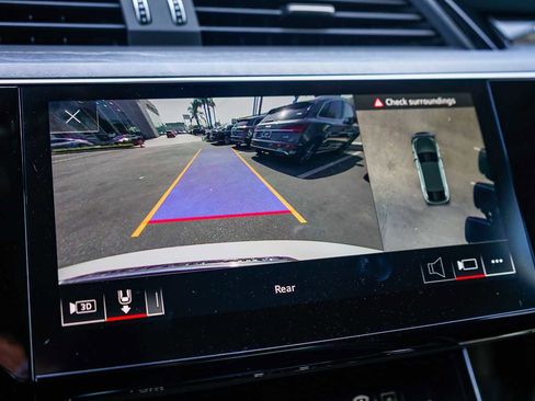 Used 2022 Audi e-tron Prestige w/ Prestige Package image 24