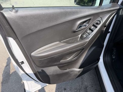 Used 2019 Chevrolet Trax LT w/ LT Convenience Package FWD image 15