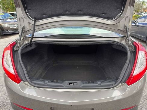 Used 2015 Lincoln MKS image 5