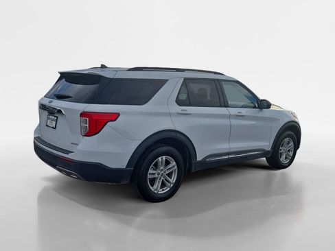 Used 2023 Ford Explorer XLT w/ Equipment Group 202A image 5