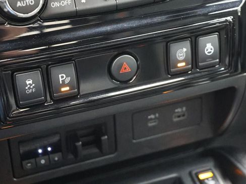 Used 2023 Nissan Titan PRO-4X w/ Pro-4x Convenience Package image 30