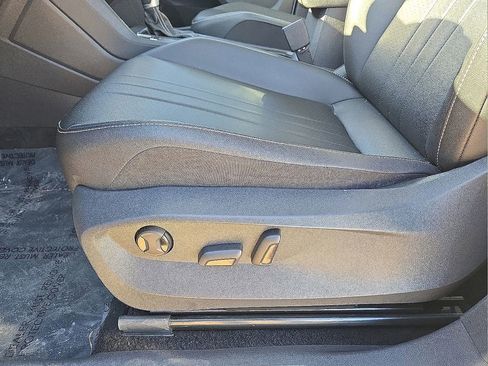 Used 2023 Volkswagen Tiguan SE image 23