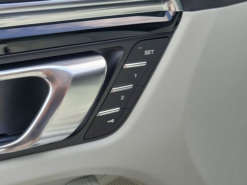 New 2026 Porsche Macan image 26