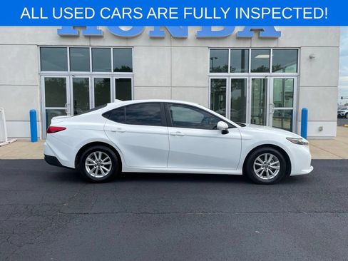 Used 2025 Toyota Camry LE w/ Convenience Package FWD image 4