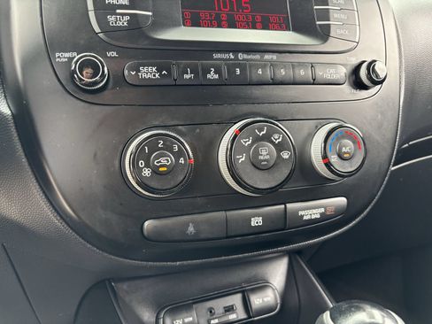 Used 2015 Kia Soul + FWD image 24