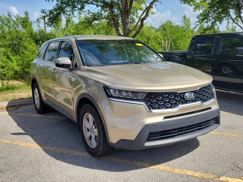 Used 2021 Kia Sorento LX image 4