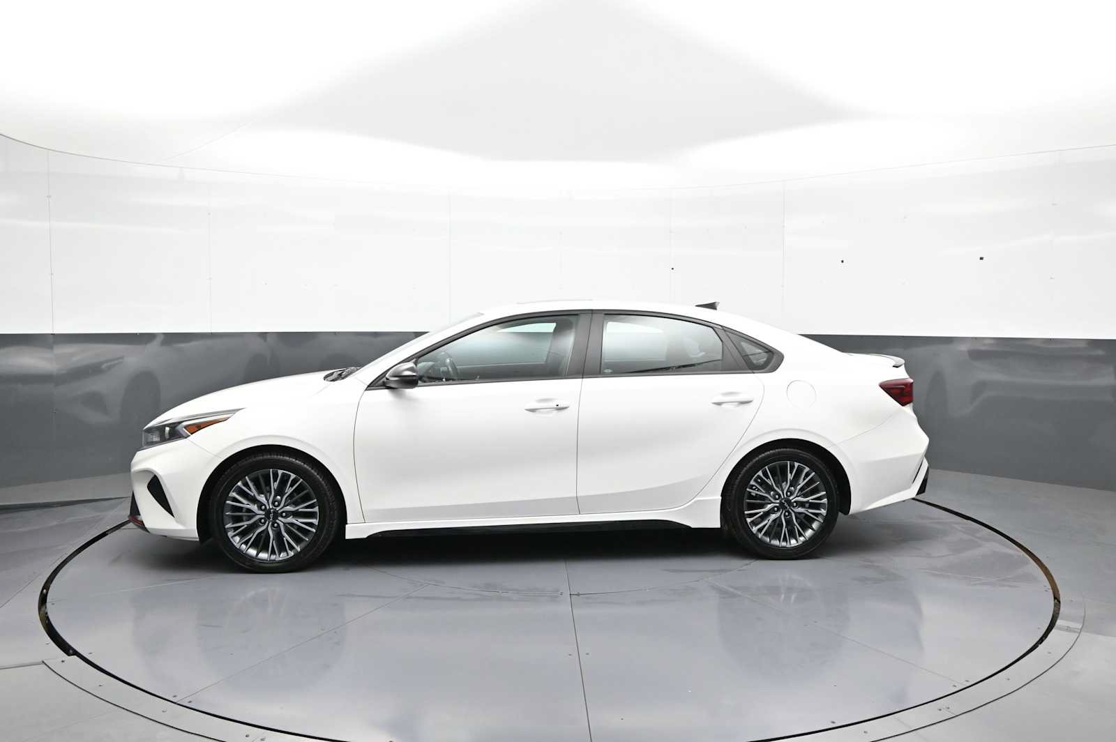 Used 2023 Kia Forte GT-Line w/ GT-Line Premium Package FWD image 9