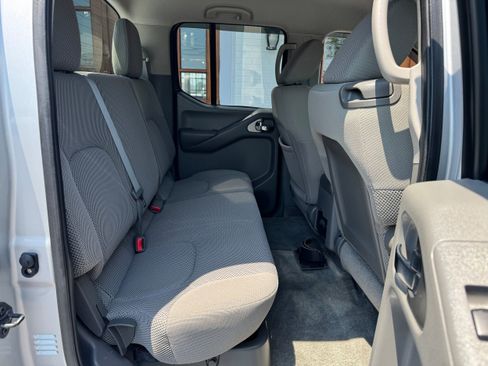 Used 2013 Nissan Frontier SV w/ SV Value Truck Pkg RWD image 24