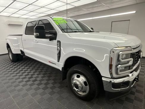 Used 2025 Ford F350 Lariat w/ Lariat Ultimate Package AWD/4WD image 3