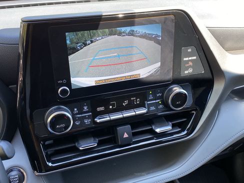 Used 2023 Toyota Highlander LE image 30