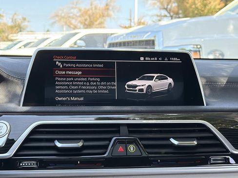 Used 2022 BMW 740i w/ M Sport Package RWD image 14