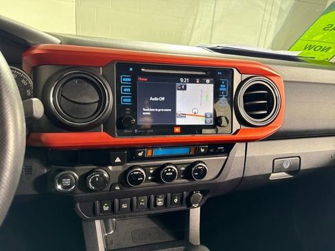 Used 2017 Toyota Tacoma TRD Off-Road image 29