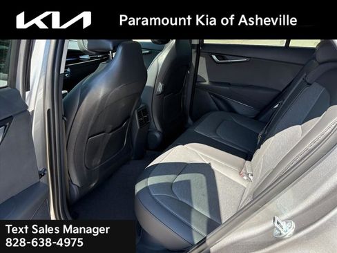 New 2025 Kia Niro SX image 23