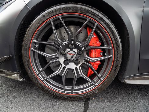 Used 2023 Chevrolet Corvette Z06 w/ Z07 Performance Package RWD image 23