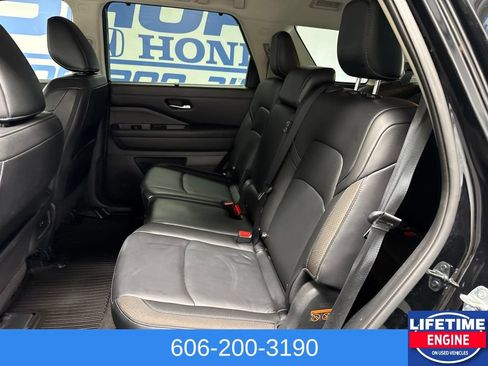 Used 2024 Nissan Pathfinder SL AWD/4WD image 15