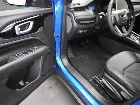 New 2026 Jeep Compass Latitude image 14