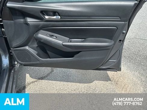 Used 2025 Nissan Altima 2.5 SV FWD image 16