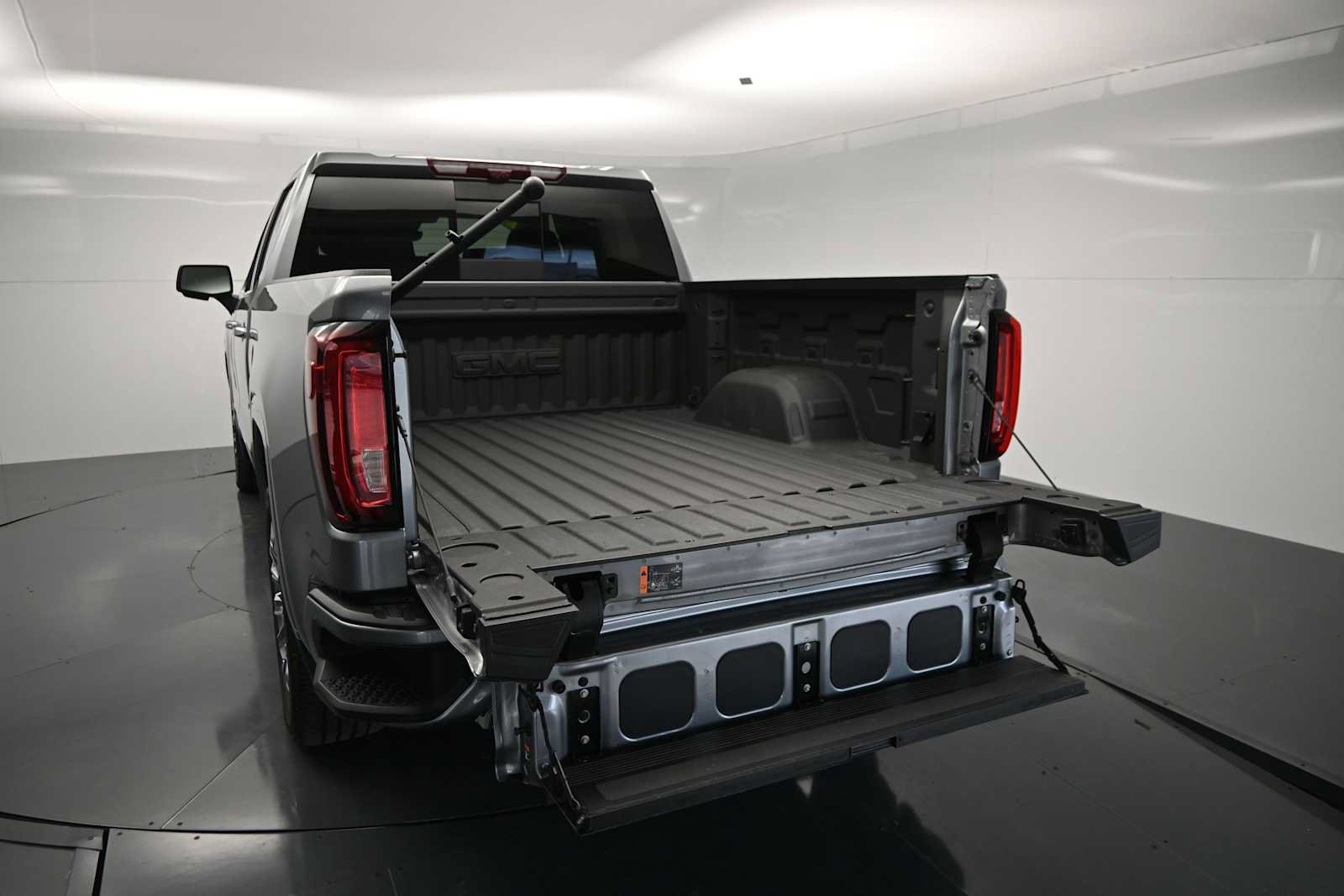 Used 2025 GMC Sierra 1500 Denali w/ Denali Reserve Package AWD/4WD image 8