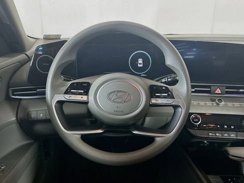 Used 2024 Hyundai Elantra SEL image 18