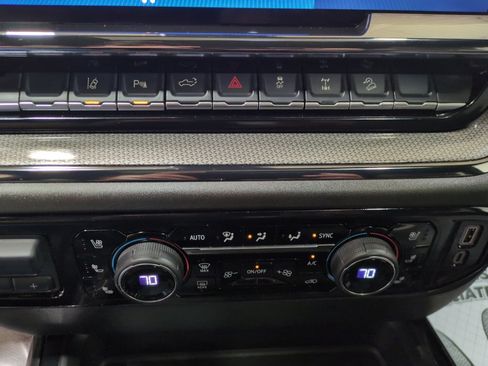 Used 2025 Chevrolet Silverado 2500 ZR2 w/ Technology Package AWD/4WD image 29