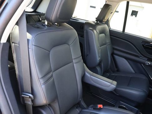 Used 2025 Lincoln Aviator AWD image 34