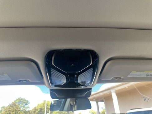 Used 2024 BMW X7 xDrive40i image 25