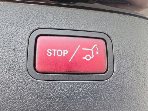 Certified 2020 Mercedes-Benz GLA 250 image 16