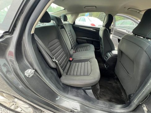 Used 2018 Ford Fusion SE FWD image 14