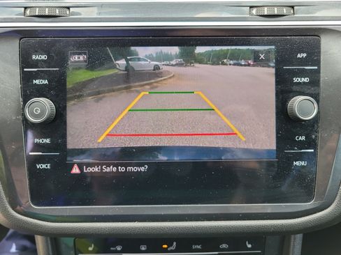 Used 2023 Volkswagen Tiguan SE FWD image 16