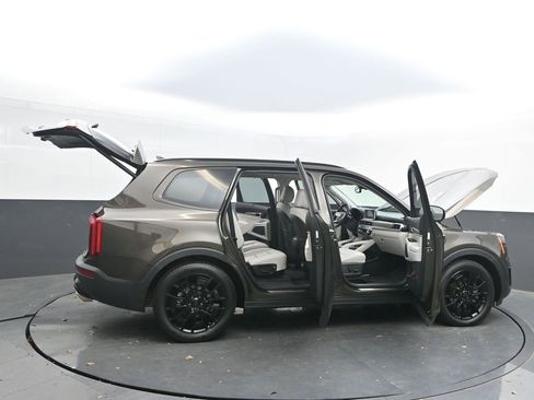 Used 2021 Kia Telluride SX w/ SX Prestige Package image 44