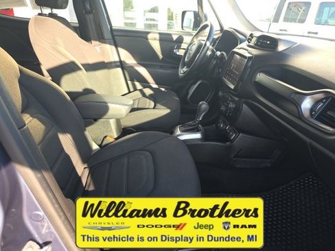 Certified 2022 Jeep Renegade Latitude w/ Convenience Group image 27