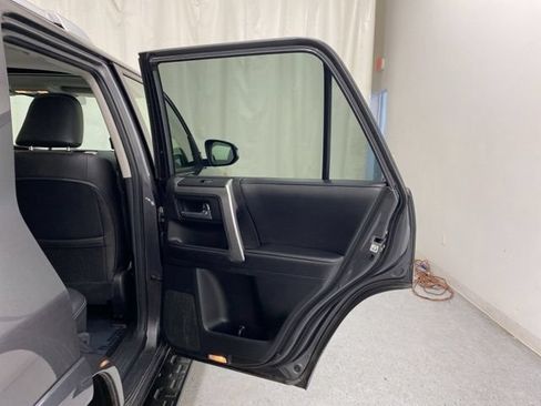 Used 2016 Toyota 4Runner SR5 Premium AWD/4WD image 40