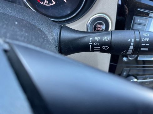 Used 2018 Nissan Rogue SV w/ Premium Package image 29