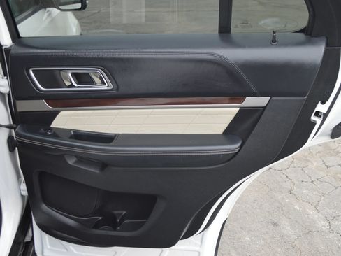 Used 2017 Ford Explorer Platinum AWD/4WD image 19