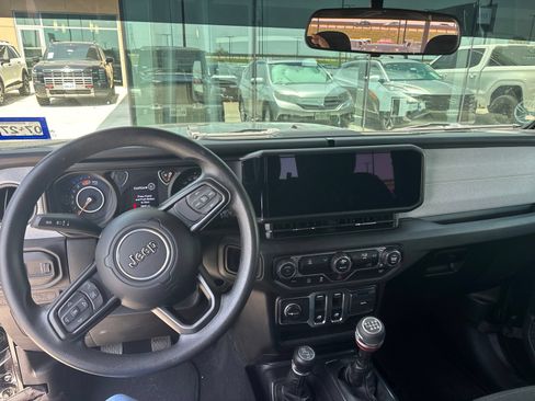 Used 2025 Jeep Wrangler Sport AWD/4WD image 5