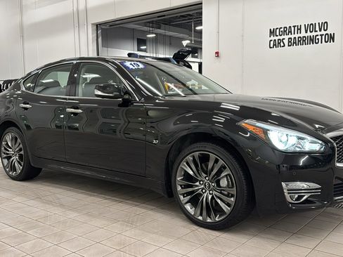 Used 2019 INFINITI Q70 Luxe image 3