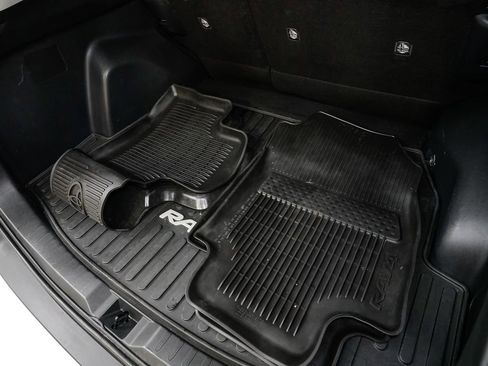 Used 2023 Toyota RAV4 XLE Premium image 34