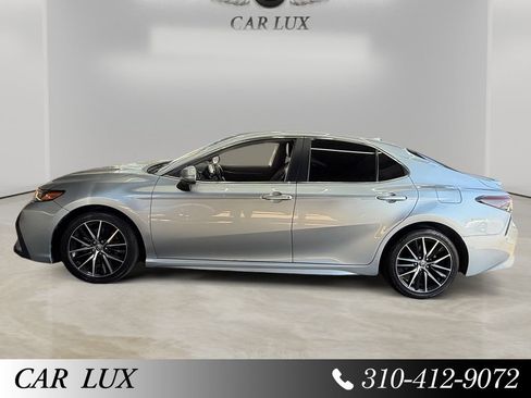 Used 2021 Toyota Camry SE FWD image 2