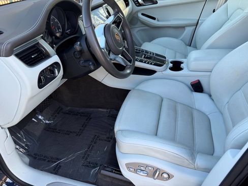 Used 2017 Porsche Macan Turbo image 13