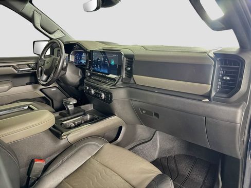 Used 2022 Chevrolet Silverado 1500 ZR2 w/ Technology Package AWD/4WD image 31