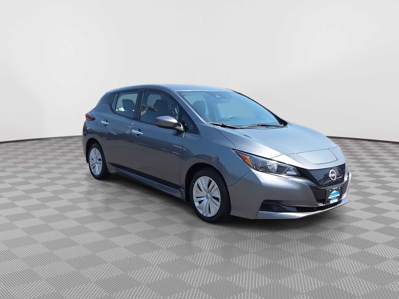 Used 2024 Nissan Leaf S FWD image 2