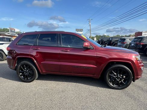 Used 2019 Jeep Grand Cherokee Altitude AWD/4WD image 4