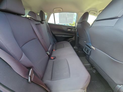 Used 2022 Toyota Venza LE image 14